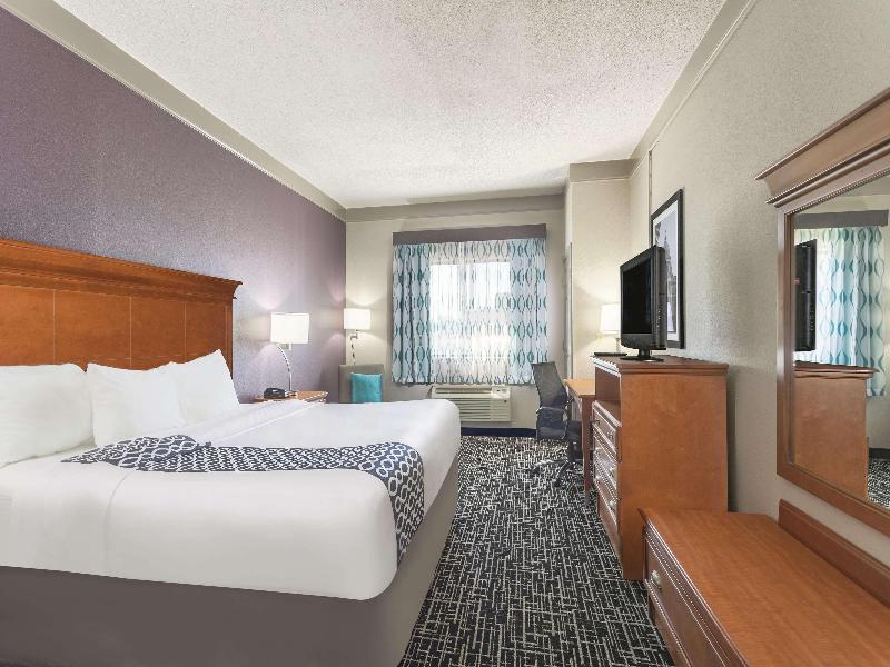 La Quinta Inn and Suites Jackson Airport image