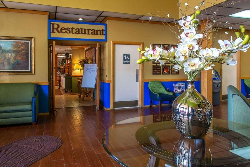 Days Inn by Wyndham Clinton OK image