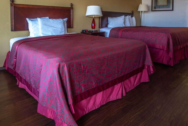 Days Inn by Wyndham Clinton OK image