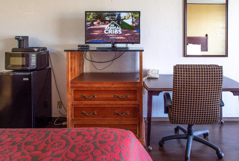 Days Inn by Wyndham Clinton OK image