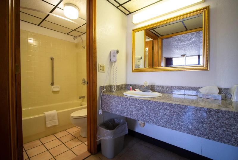 Days Inn by Wyndham Clinton OK image
