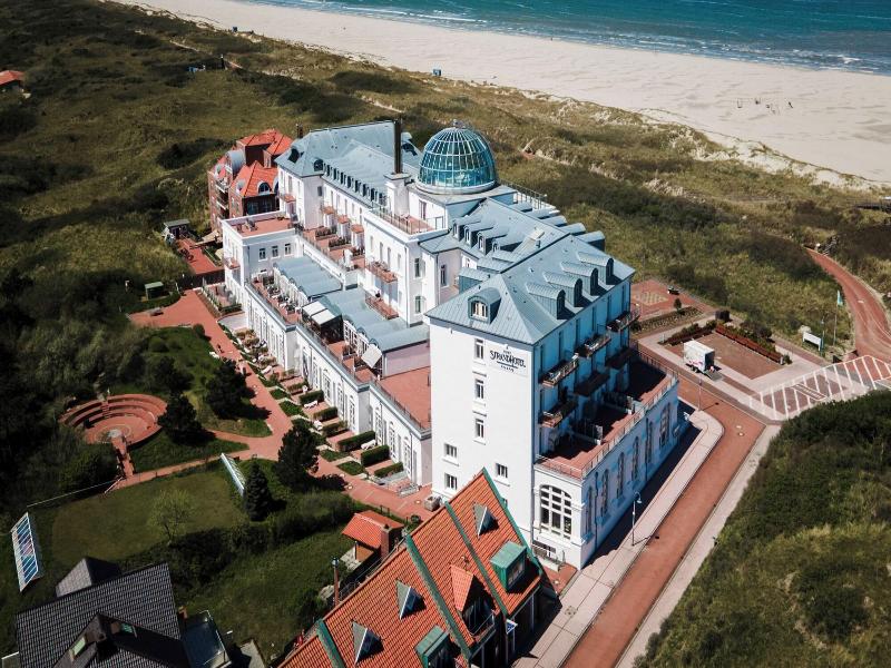 Historisches Kurhaus Juist image