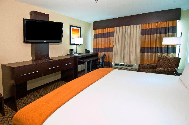Holiday Inn Express Hotel & Suites Jackson / Pearl image
