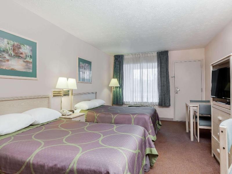 Super 8 by Wyndham Jasper TX image