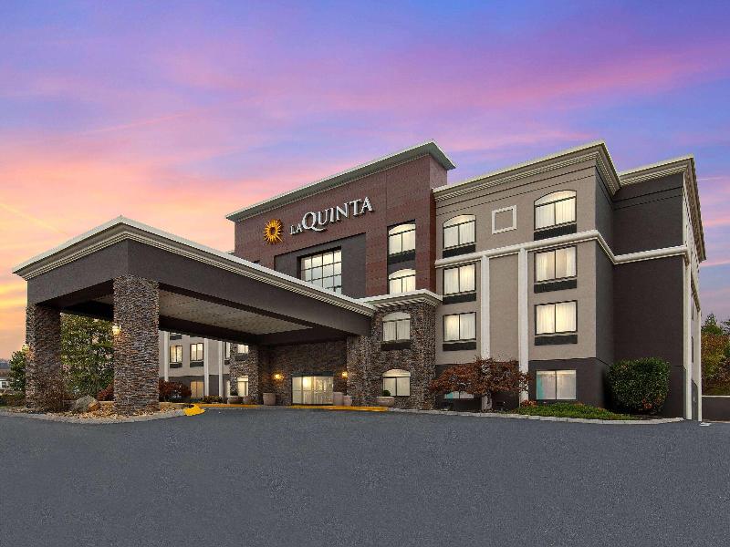 La Quinta Inn&Suites by Wyndham Sevierville/Kodak image