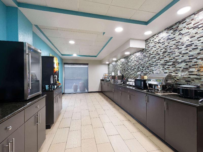 La Quinta Inn&Suites by Wyndham Sevierville/Kodak image