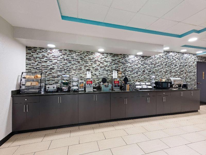 La Quinta Inn&Suites by Wyndham Sevierville/Kodak image