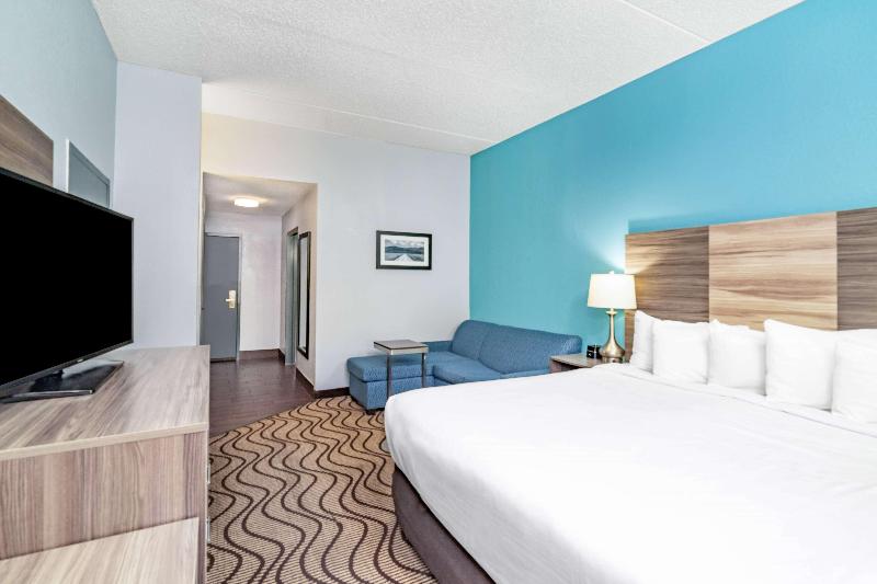 La Quinta Inn&Suites by Wyndham Sevierville/Kodak image