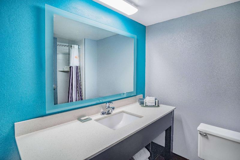 La Quinta Inn&Suites by Wyndham Sevierville/Kodak image