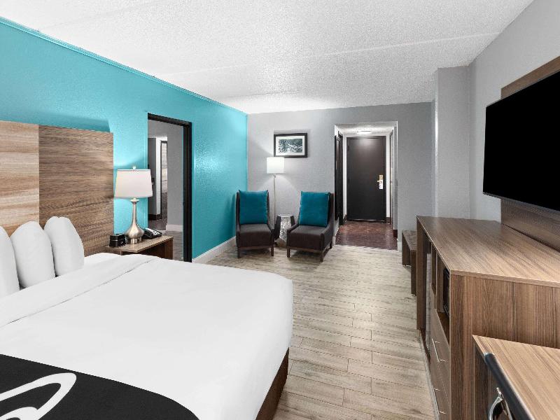 SUITE KING BED NON SMOKING