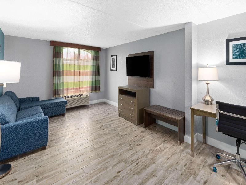 SUITE KING BED NON SMOKING