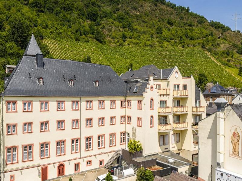Schloss Hotel Petry image