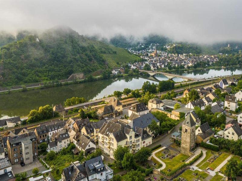 Schloss Hotel Petry image