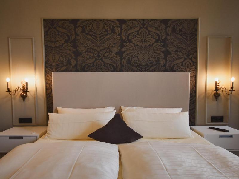 Schloss Hotel Petry image
