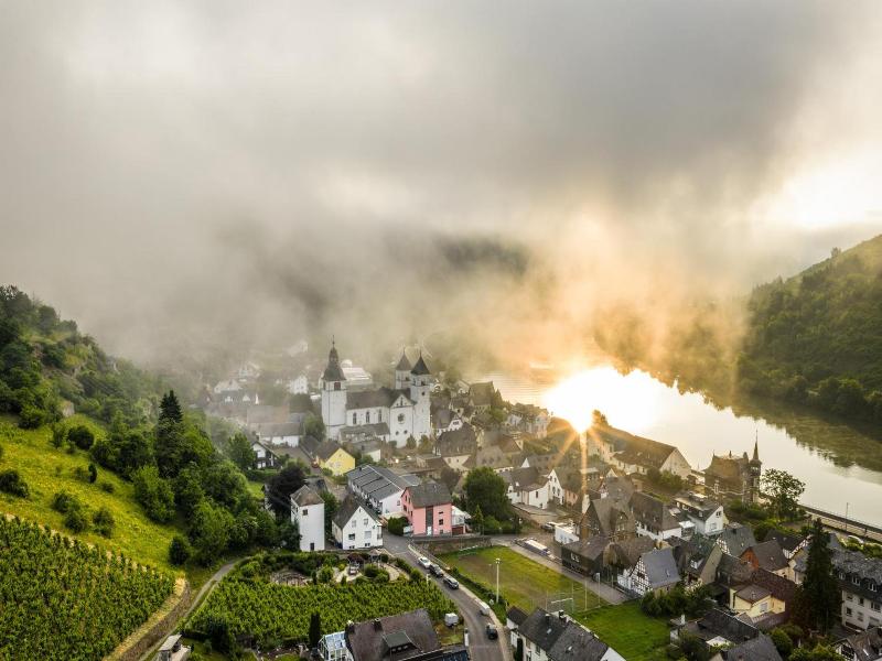 Schloss Hotel Petry image