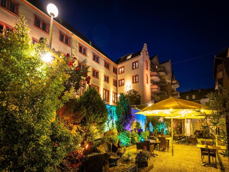 Schloss Hotel Petry image