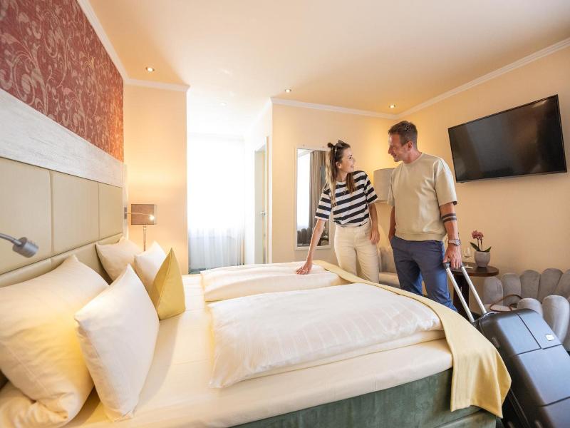 Schloss Hotel Petry image