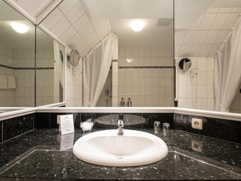 Schloss Hotel Petry image