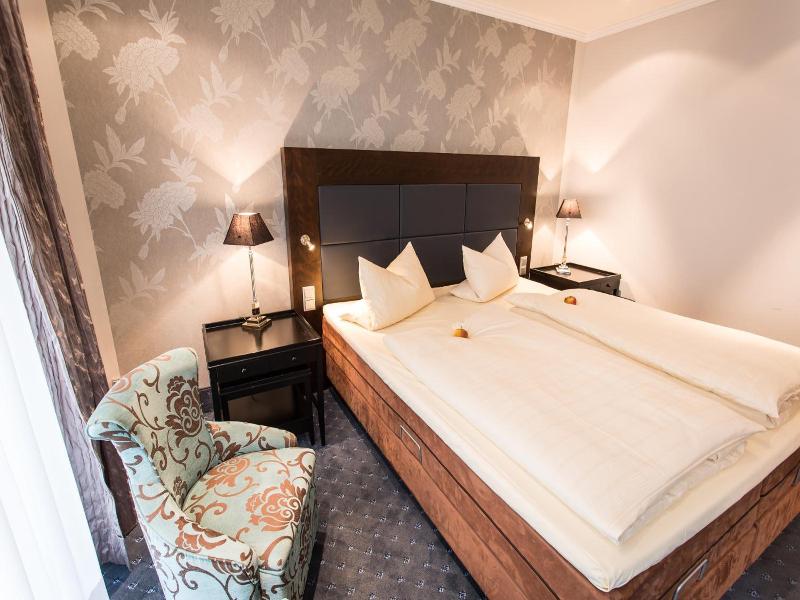 Schloss Hotel Petry image