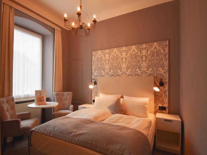 Schloss Hotel Petry image