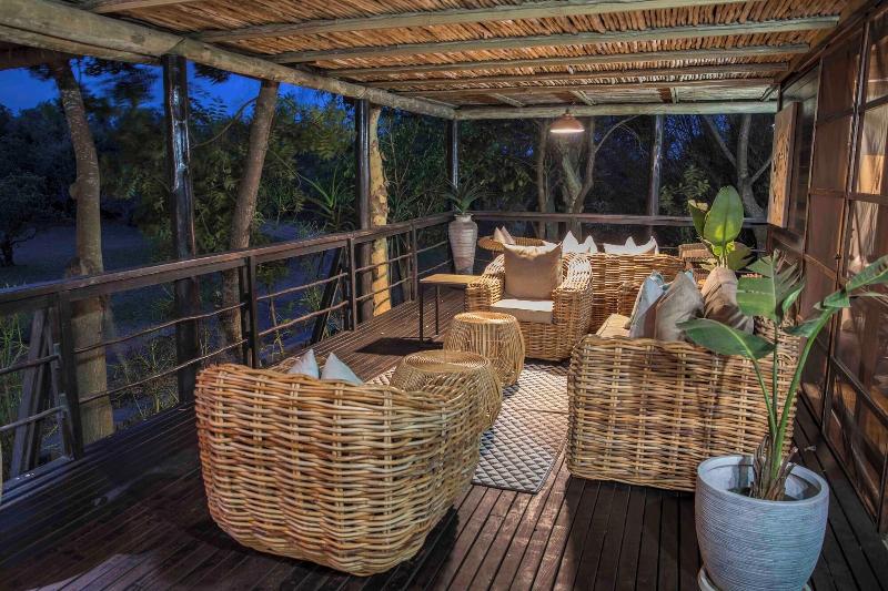 Makakatana Bay Lodge
