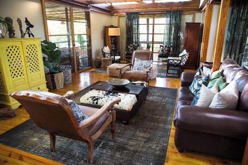 Makakatana Bay Lodge
