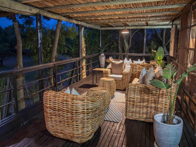 Makakatana Bay Lodge