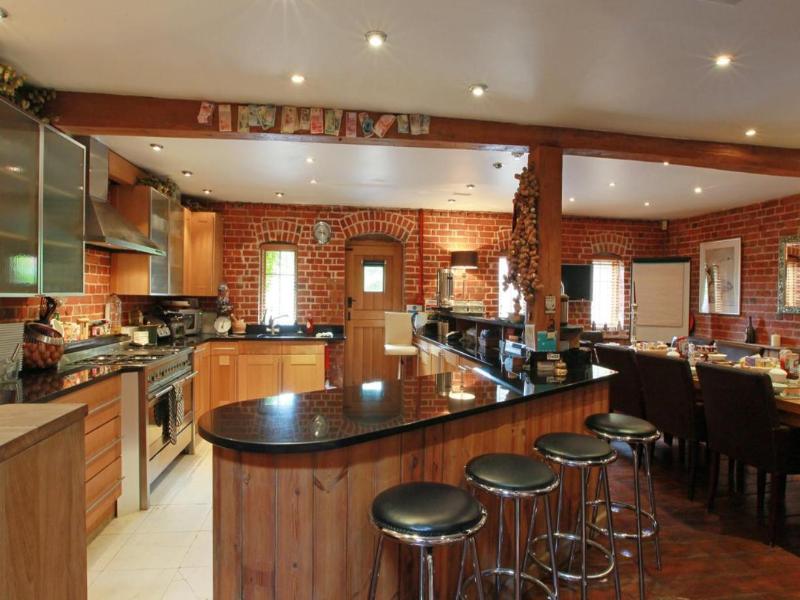 Tonge Barn image
