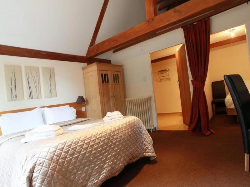 Tonge Barn image