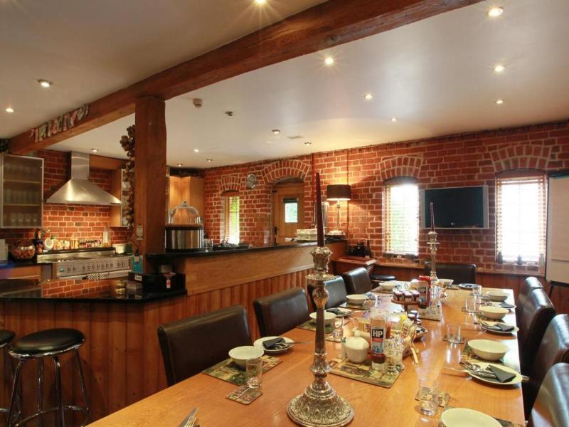 Tonge Barn image