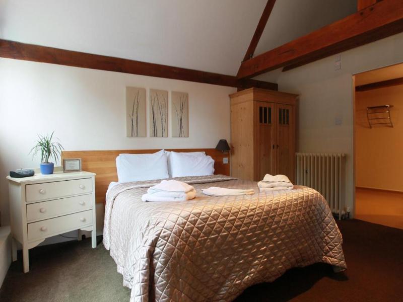 Tonge Barn image
