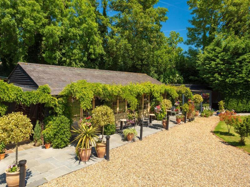 Tonge Barn image
