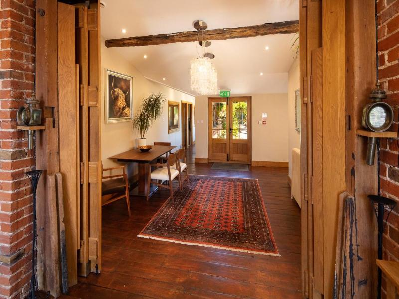 Tonge Barn image