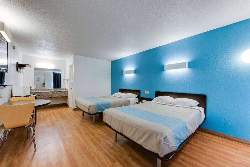 Motel 6 Kingston image