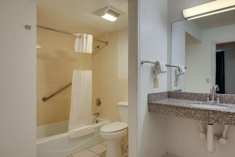 Motel 6 Kingston image