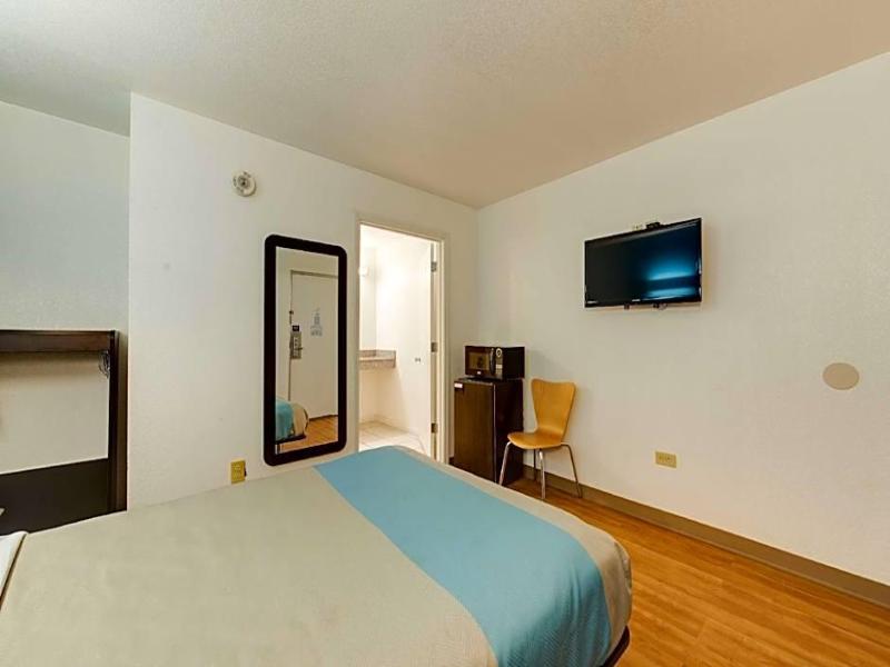 Motel 6 Kingston image