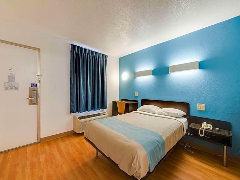 Motel 6 Kingston image