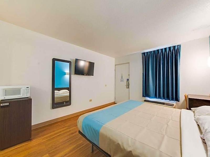 Motel 6 Kingston image