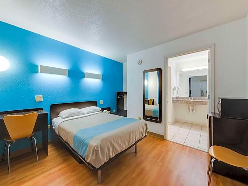 Motel 6 Kingston image