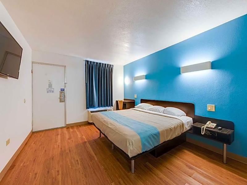 Motel 6 Kingston image