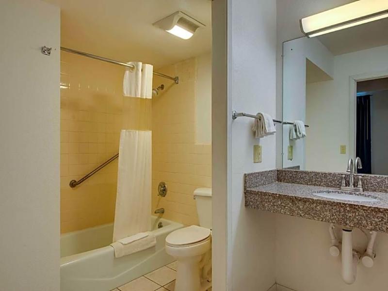 Motel 6 Kingston image