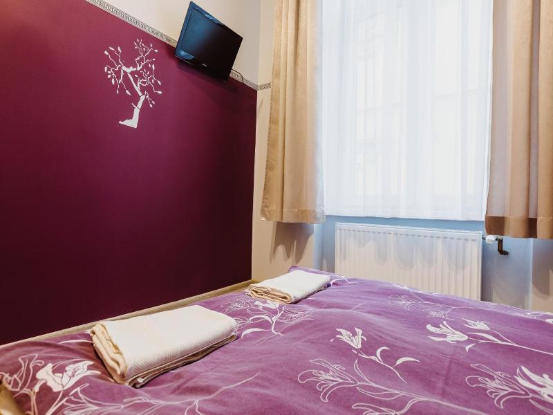 Guest Rooms Tara (Tara Hostel Krakow) image