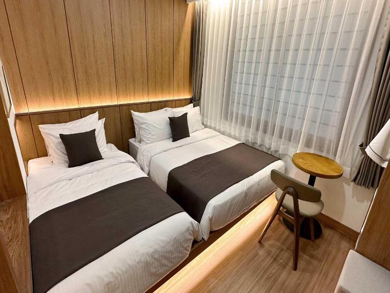 Commodore Hotel Pohang image