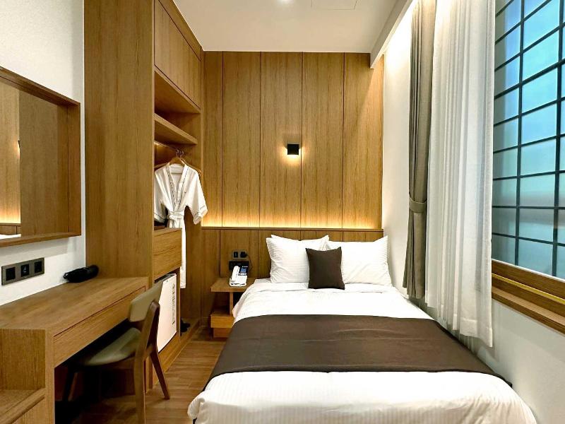 Commodore Hotel Pohang image