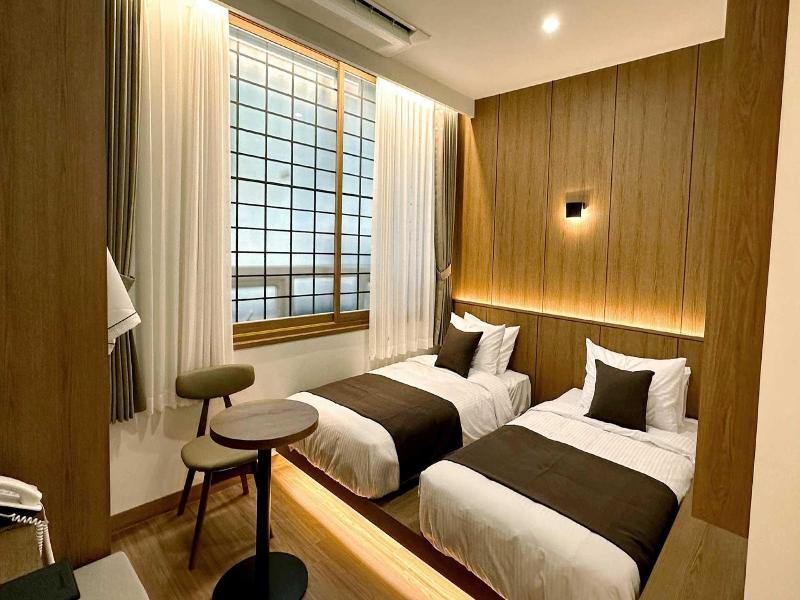 Commodore Hotel Pohang image