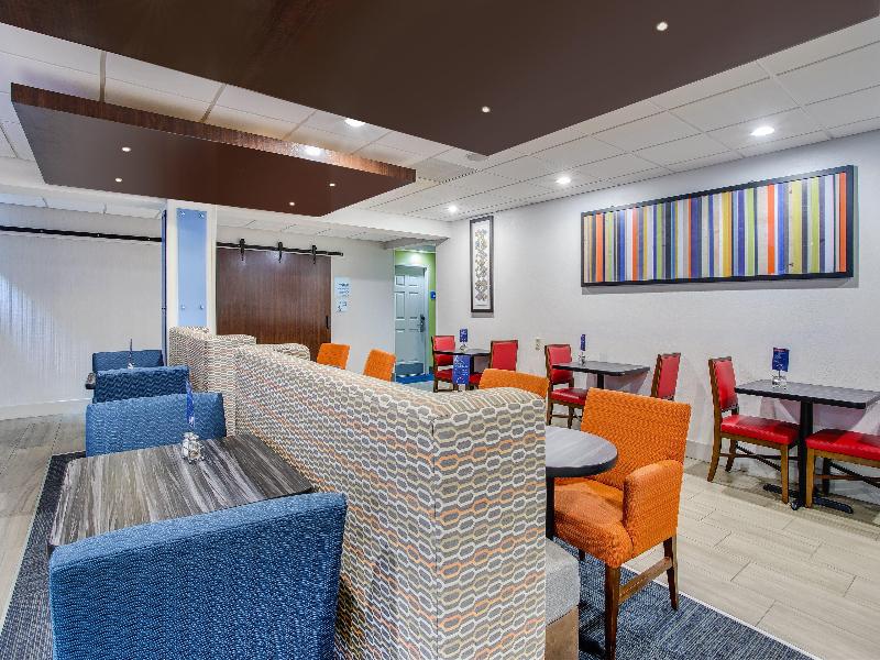 Holiday Inn Express & Suites Alcoa (Knoxville Airp image