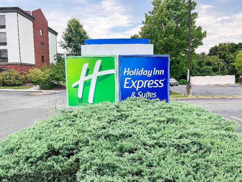 Holiday Inn Express Hotel & Suites Kodak East Sevi image