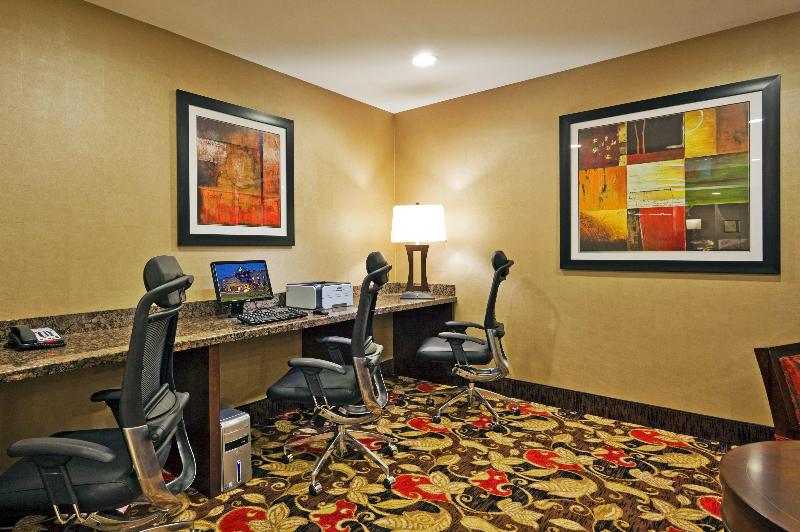 Holiday Inn Express Hotel & Suites Kodak East Sevi image