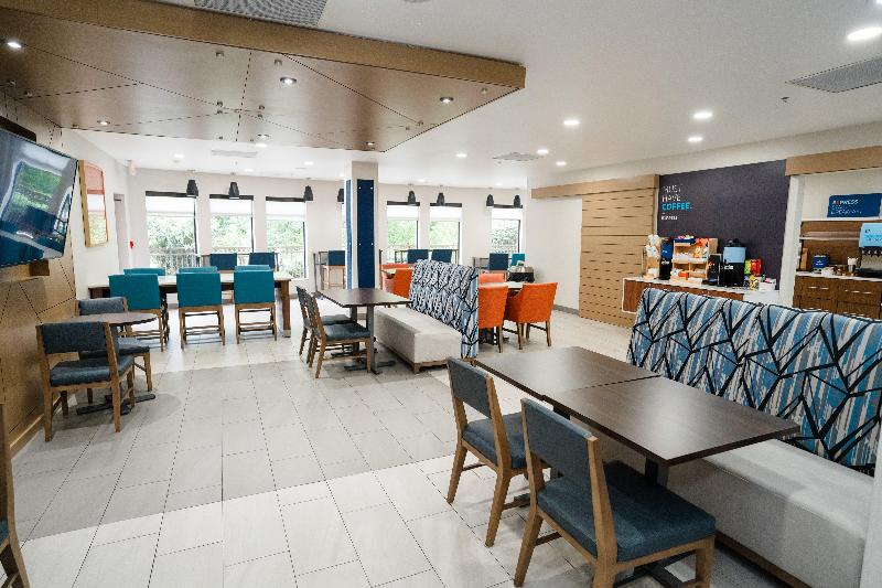 Holiday Inn Express Hotel & Suites Kodak East Sevi image