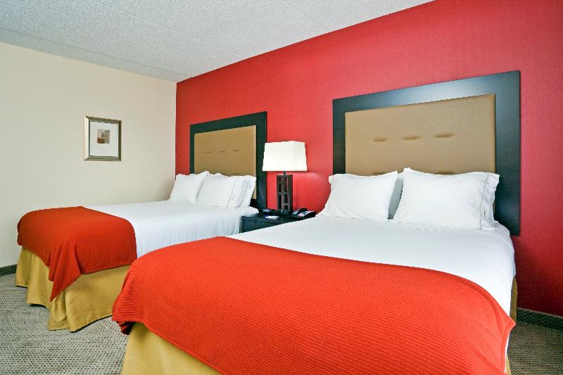 Holiday Inn Express Hotel & Suites Kodak East Sevi — photo 18